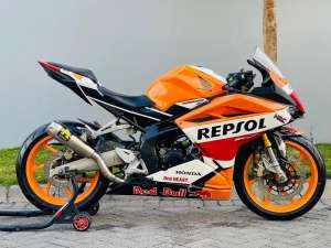 Jual bekas Honda cbr250rr abs repsol 2017 cbr250 rr abs repsol cbr 250rr repsol,lokasi di Sidoarjo