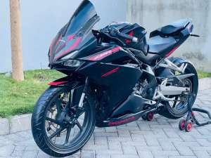 Jual bekas Honda cbr250rr black freedom 2019 cbr250 rr cbr 250rr 2019 hitam,lokasi di Prambon