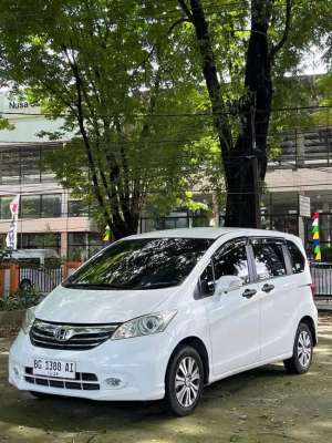 Jual bekas HONDA FREED 1.5 E AT 2013,lokasi di 