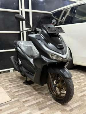 Jual bekas Honda NEW PCX 160 ABS FACELIFT Bulan 2 2025 Hitam NIK 2024,lokasi di Daan Mogot