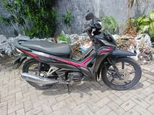 Jual bekas HONDA REVO CW 2016,lokasi di Gayungan