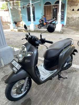 Jual bekas Honda Scoopy abu abu 2018,lokasi di Pandaan