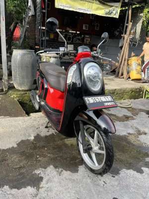 Jual bekas HONDA SCOOPY FI 2013 PAJAK HIDUP,lokasi di Medan Satria