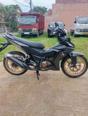 Jual bekas Honda supra GTR 150 SE 2018 fulori mesin alus,lokasi di Kembangan