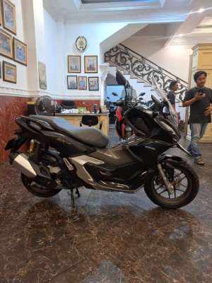 Jual bekas HUB KOM DP PROMO ADV 160 ABS 2024 MOTOR GRES KAYA BARU KM LOW,lokasi di Kebon Jeruk