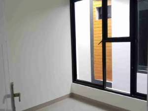 Hunian Minimalis berlantai 2 daerah Jl. Ekonomi Jakarta Pusat lokasi di Sawah Besar, tersedia melalui melalui situs Olx