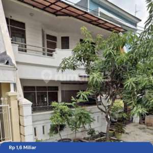 Hunian Terawat 2 Lantai Di Baratajaya , tersedia melalui melalui situs Rumah123