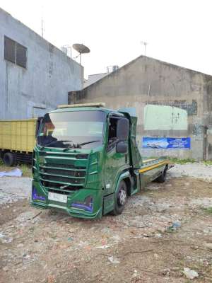 Jual bekas Isuzu elf nmr 81 towing carcarrier BARU,lokasi di 