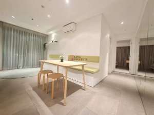 Jarang Ada Jual 2BR Jadi 1BR Furnished di AKR Gallery West Dekat Puri Indah, Mall Taman Anggrek, Central Park Fasilitas Kolam Renang, Gym lokasi di Kebon Jeruk, tersedia melalui melalui situs Olx