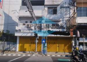 Jual 2 ruko jejer jl raya Sultan Agung Jember,dekat alun alun Jember lokasi di ",
          price: `9000000000`,
          currency: `IDR`
    };


    let pageData = {
        viewPhoneModalField: , tersedia melalui melalui situs Lamudi