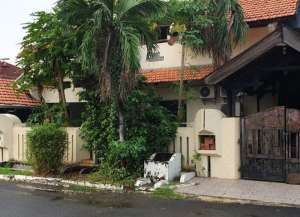 JUAL CEPAT Rumah 2 lantai di Perumahan Kupang Indah lebar 15 meter lokasi di dukuh-pakis, tersedia melalui melalui situs Lamudi