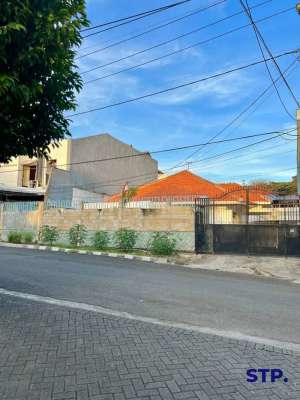 JUAL RUGI RUMAH TINGGAL BISA UNTUK USAHA DI BELAKANG RAYA KUPANG INDAH lokasi di HR Muhammad, tersedia melalui melalui situs Olx