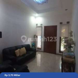 Jual Rumah 2 Lantai, Bagus, SHM, di Sukabumi Utara, Kebon Jeruk, Jakarta Barat , tersedia melalui melalui situs Rumah123