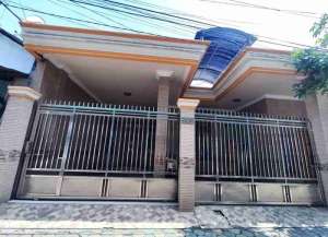 Jual Rumah Bangunan Berkualitas Bulak Banteng dekat Kenjeran lokasi di genteng-1, tersedia melalui melalui situs Lamudi