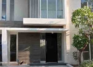 Jual Rumah Baru PELICAN HILL Citraland Dekat akses langsung ke West Outer Ring Road, kawasan komersial Galleria Shop Houses yang berisi bank, supermarket, kafe, resto, tol Driyorejo, JLLB Jalur Lingkar Luar Barat, dan fasilitas perumahan CitraLand Utara seperti private club house, area fitness, dan playground. lokasi di lakarsantri, tersedia melalui melalui situs Lamudi