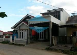 Jual rumah di Jl Perjuangan Samarinda,tengah kota Samarinda lokasi di ",
          price: `4500000000`,
          currency: `IDR`
    };


    let pageData = {
        viewPhoneModalField: , tersedia melalui melalui situs Lamudi