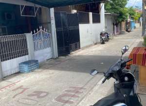 Jual Rumah Hadap Timur Lokasi Semper Barat Cilincing Jakarta Utara lokasi di ",
          price: `1300000000`,
          currency: `IDR`
    };


    let pageData = {
        viewPhoneModalField: , tersedia melalui melalui situs Lamudi