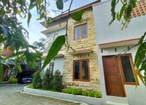 JUAL RUMAH HOOK MURAH DI DEKAT PEMDA SLEMAN MLATI DEKAT SLEMAN CITY MALL lokasi di ",
          price: `1300000000`,
          currency: `IDR`
    };


    let pageData = {
        viewPhoneModalField: , tersedia melalui melalui situs Lamudi
