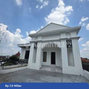 Jual Rumah Mewah 2 Lantai Dekat Rs Indriati Solo Baru 7,5 Milyar , tersedia melalui melalui situs Rumah123