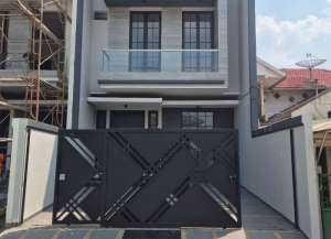 JUAL RUMAH MODERN minimalis SIAP HUNI Manyar Kertoadi, Surabaya Timur lokasi di manyar-1, tersedia melalui melalui situs Lamudi