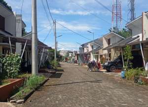 Jual Rumah Over Kredit 59JT HOOK dkt Stasiun di The Andalusia Residence lokasi di ",
          price: `409000000`,
          currency: `IDR`
    };


    let pageData = {
        viewPhoneModalField: , tersedia melalui melalui situs Lamudi