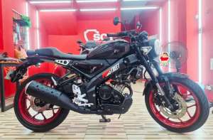 Jual bekas JualCpt90LikeNew PjkMei26 YAMAHA XSR 2022 Modif HITAM,lokasi di Cempaka Putih