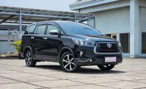 Jual bekas Km 33rb Innova Venturer 2.4 Diesel 2022,lokasi di 