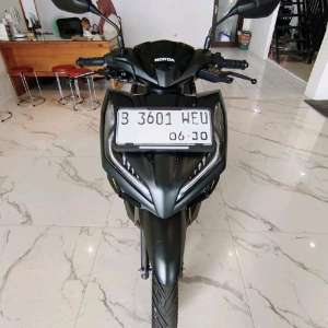 Jual bekas KM LOW 93 PERAK Honda New Vario 125 th 2025 unit gres,lokasi di Tangerang Selatan