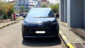 Jual bekas Km17rb aion y plus exclusive 2024 hitam listrik pajak panjang,lokasi di 