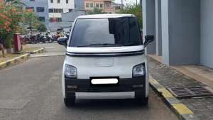 Jual bekas Km24rb wuling air ev standard range 2023 putih listrik,lokasi di 