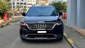 Jual bekas Km25rb kia carnival premiere 2023 diesel 11seater sunroof,lokasi di 