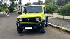 Jual bekas Km5rb suzuki jimny 3 door 2023 matic kuning siap pakai,lokasi di 