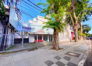 Komersial Area di Basuki Rachmat Panglima Sudirman dekat Raya Darmo lokasi di ",
          price: `1000000000`,
          currency: `IDR`
    };


    let pageData = {
        viewPhoneModalField: , tersedia melalui melalui situs Lamudi