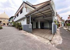 KOST KOST AN TERMURAH DI TEBET BUKIT DURI lokasi di ",
          price: `2900000000`,
          currency: `IDR`
    };


    let pageData = {
        viewPhoneModalField: , tersedia melalui melalui situs Lamudi
