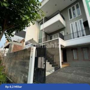 LuxuryRumah Grisenda 3 Lantai Semi Furnished Mewah , tersedia melalui melalui situs Rumah123