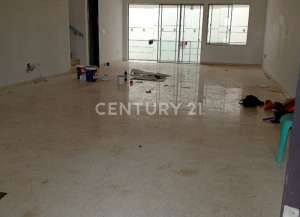 Melody Golf Island PIK lokasi di ",
          price: `275000000`,
          currency: `IDR`
    };


    let pageData = {
        viewPhoneModalField: , tersedia melalui melalui situs Lamudi