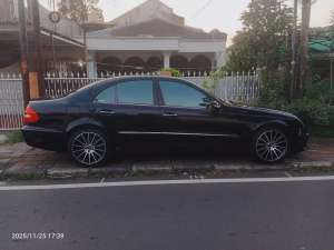 Jual bekas Mercedes-Benz E260 2004 Bensin,lokasi di 