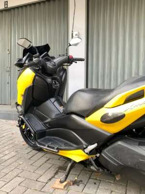 Jual bekas Moge Yamaha Matic Xmax 250 th 2018 Kuning Ori Paint Modif Siap Turing,lokasi di Sukun