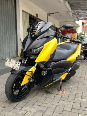 Jual bekas Moge Yamaha Xmax 250 th 2018 Kuning Ori Paint Modif Siap Turing,lokasi di Cinere