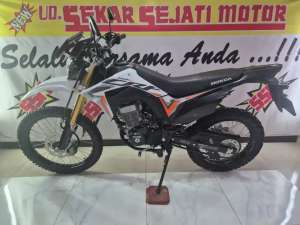 Jual bekas NEW CRF 150L 2025 plat W istimewa,,lokasi di Mayjen Sungkono