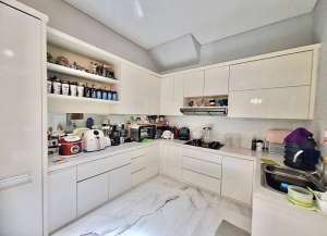 New Palm Beach Pakuwon City Furnish Malibu Imperial San Diego Antonio Grand Island lokasi di ",
          price: `4500000000`,
          currency: `IDR`
    };


    let pageData = {
        viewPhoneModalField: , tersedia melalui melalui situs Lamudi