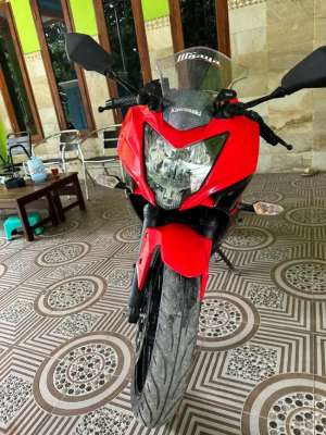 Ninja istimewa terawat jarang pake ful orisinil lokasi di Susukan, tersedia melalui melalui situs Olx