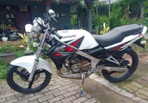 Jual bekas Ninja R 2013 Albino,lokasi di Makasar