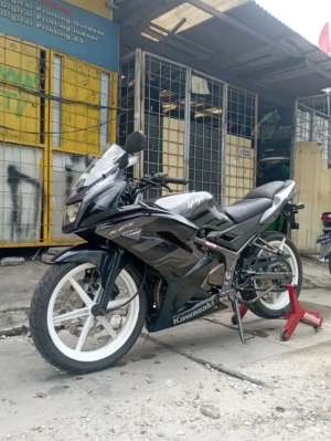 Jual bekas Ninja RR New SE 2015 Asli Silver Ganteng Joss Murmer,lokasi di Kebon Jeruk