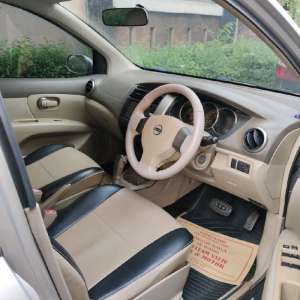 Jual bekas Nissan Grand Livina XV 1.Automatic 5 2010,lokasi di Bekasi