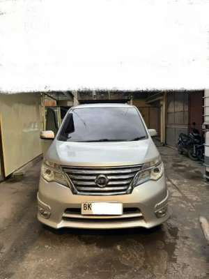 Jual bekas Nissan Serena Highway Star automatic Tahun 2015,lokasi di 