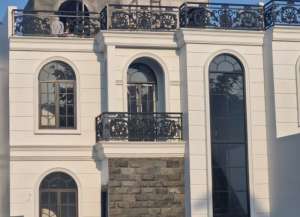 Perumahan di Harjamukti Cimanggis Harga Mulai 900jutaan lokasi di ",
          price: `915000000`,
          currency: `IDR`
    };


    let pageData = {
        viewPhoneModalField: , tersedia melalui melalui situs Lamudi