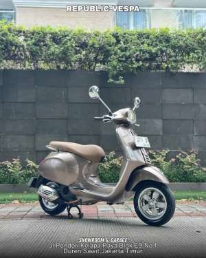 Jual bekas PIAGGIO VESPA PRIMAVERA 150 3V TAHUN 2015 WARNA COKELAT PERFECT CONDIT,lokasi di Ciomas