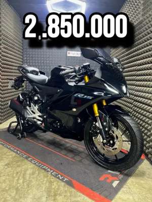 Jual bekas R15 OR R 15 V4 2022 FULL ORI LOW KM PAJAK ON RAWATAN SUPERB UNIT,lokasi di Kembangan