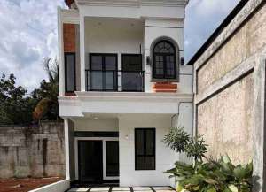 Readystock Gate Pinggir Jalan New Town House Limo lokasi di ",
          price: `958900000`,
          currency: `IDR`
    };


    let pageData = {
        viewPhoneModalField: , tersedia melalui melalui situs Lamudi